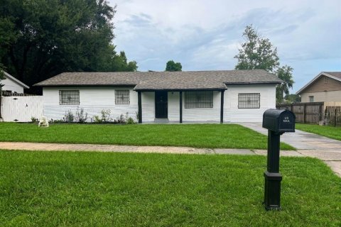 House in Orlando, Florida 3 bedrooms, 125.42 sq.m. № 2350132