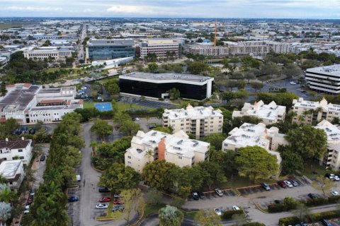 Купить кондоминиум в Дорал, Флорида 1 спальня, 75.25м2, № 2002919 - фото 20