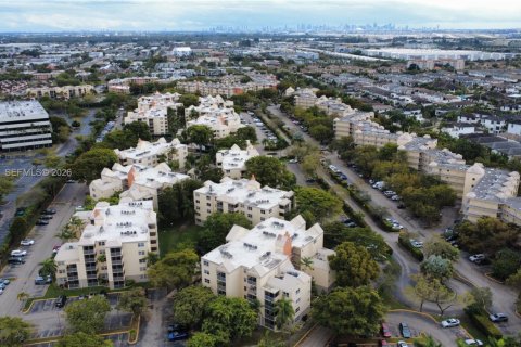 Condominio en venta en Doral, Florida, 1 dormitorio, 75.25 m2 № 2002919 - foto 15