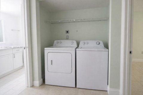 Condominio en venta en Doral, Florida, 1 dormitorio, 75.25 m2 № 2002919 - foto 8