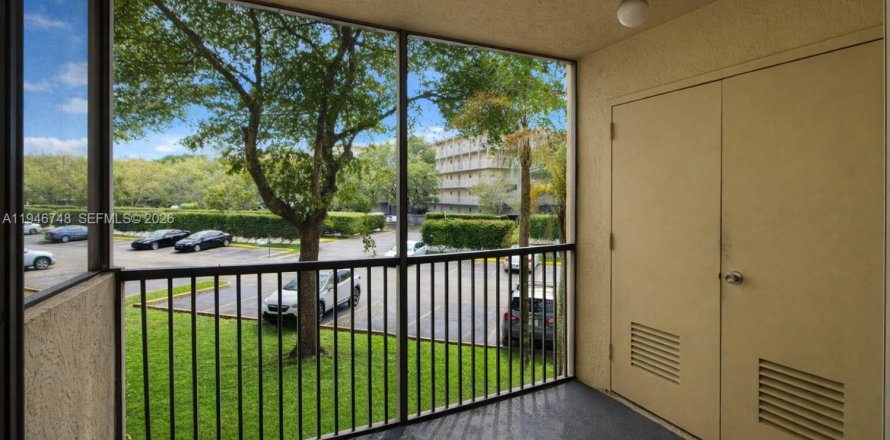 Condominio en Doral, Florida, 1 dormitorio  № 2002919