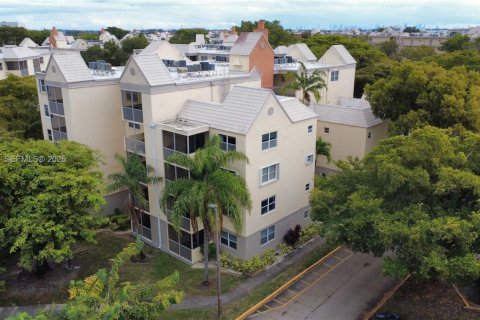 Condominio en venta en Doral, Florida, 1 dormitorio, 75.25 m2 № 2002919 - foto 11