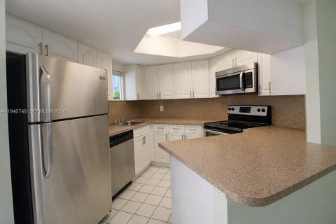 Condominio en venta en Doral, Florida, 1 dormitorio, 75.25 m2 № 2002919 - foto 4