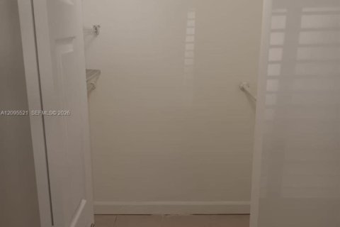 Condo in Plantation, Florida, 1 bedroom № 2392101 - photo 4
