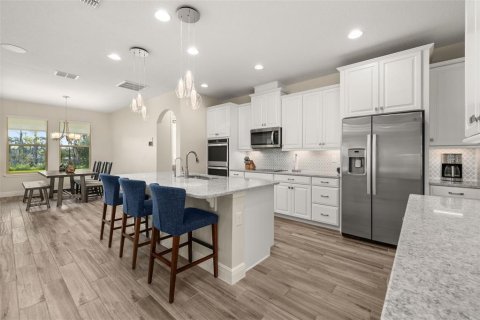 House in Winter Garden, Florida 5 bedrooms, 363.25 sq.m. № 1908616 - photo 11