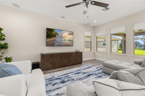 House in Winter Garden, Florida 5 bedrooms, 363.25 sq.m. № 1908616 - photo 10