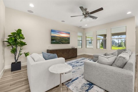 House in Winter Garden, Florida 5 bedrooms, 363.25 sq.m. № 1908616 - photo 9