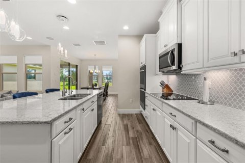 House in Winter Garden, Florida 5 bedrooms, 363.25 sq.m. № 1908616 - photo 13