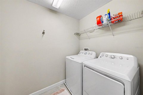 Adosado en venta en Wesley Chapel, Florida, 4 dormitorios, 209.12 m2 № 2105280 - foto 21