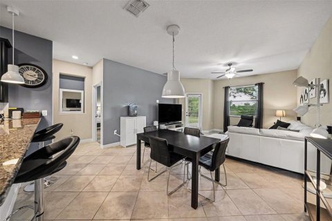 Adosado en venta en Wesley Chapel, Florida, 4 dormitorios, 209.12 m2 № 2105280 - foto 9