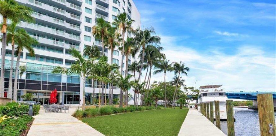 Кондоминиум с 1 спальней в Форт-Лодердейл, Флорида № 1957867