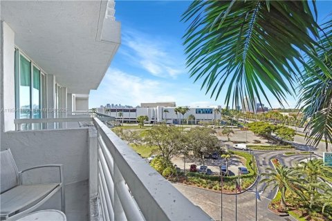 Купить кондоминиум в Форт-Лодердейл, Флорида 1 спальня, 50.91м2, № 1957867 - фото 18