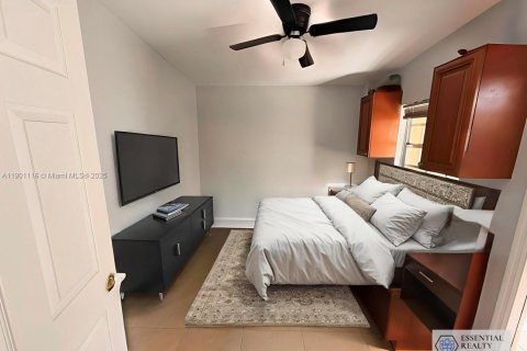 House in Hialeah, Florida 2 bedrooms, 100.33 sq.m. № 1954657 - photo 7