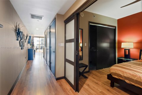 Condo in Hallandale Beach, Florida, 1 bedroom  № 2052915 - photo 9