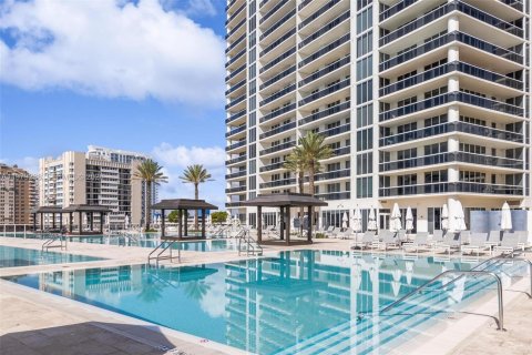 Condo in Hallandale Beach, Florida, 1 bedroom  № 2052915 - photo 23