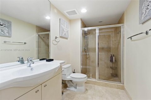 Condo in Hallandale Beach, Florida, 1 bedroom  № 2052915 - photo 10
