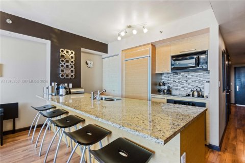 Condo in Hallandale Beach, Florida, 1 bedroom  № 2052915 - photo 6