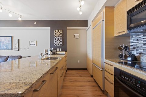 Condo in Hallandale Beach, Florida, 1 bedroom  № 2052915 - photo 7