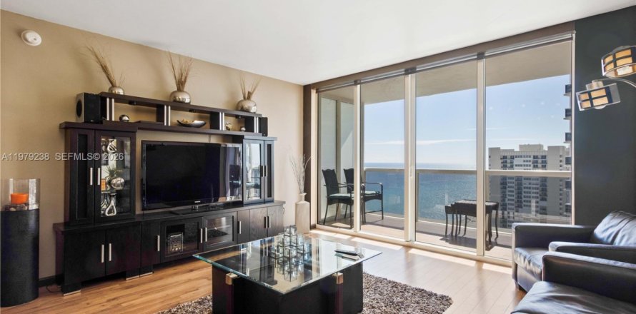 Condo in Hallandale Beach, Florida, 1 bedroom  № 2052915