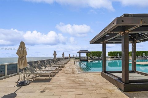 Condo in Hallandale Beach, Florida, 1 bedroom  № 2052915 - photo 15