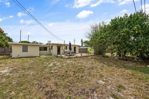 House in Pompano Beach, Florida 3 bedrooms, 97.92 sq.m. № 1179731 - photo 1