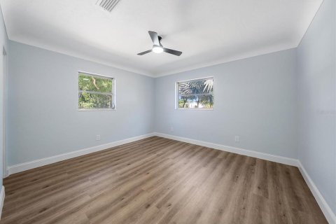 House in Sarasota, Florida 4 bedrooms, 173.63 sq.m. № 2416578 - photo 29