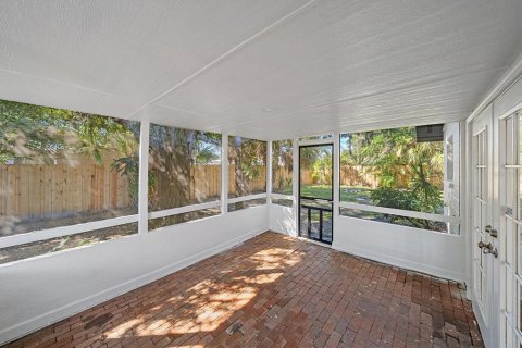 House in Sarasota, Florida 4 bedrooms, 173.63 sq.m. № 2416578 - photo 17
