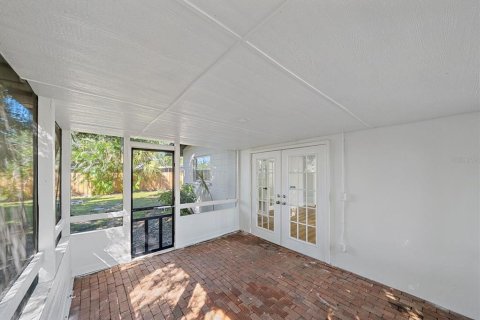 House in Sarasota, Florida 4 bedrooms, 173.63 sq.m. № 2416578 - photo 19