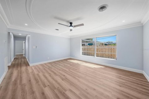 House in Sarasota, Florida 4 bedrooms, 173.63 sq.m. № 2416578 - photo 13