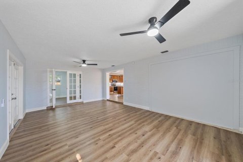 House in Sarasota, Florida 4 bedrooms, 173.63 sq.m. № 2416578 - photo 24