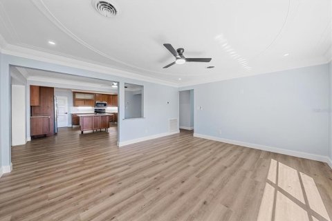 House in Sarasota, Florida 4 bedrooms, 173.63 sq.m. № 2416578 - photo 12