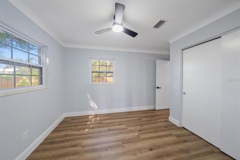 House in Sarasota, Florida 4 bedrooms, 173.63 sq.m. № 2416578 - photo 21