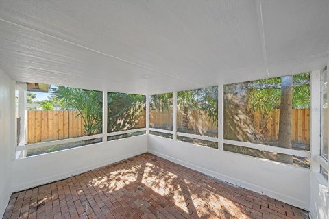 House in Sarasota, Florida 4 bedrooms, 173.63 sq.m. № 2416578 - photo 18