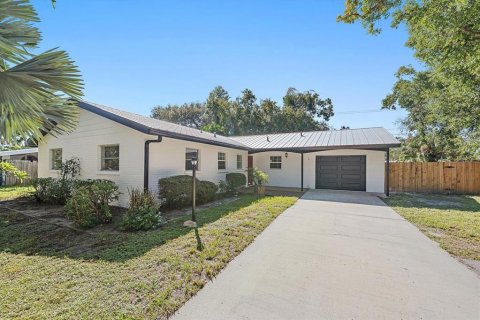 House in Sarasota, Florida 4 bedrooms, 173.63 sq.m. № 2416578