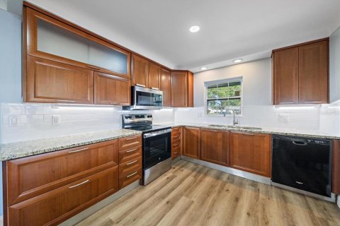 House in Sarasota, Florida 4 bedrooms, 173.63 sq.m. № 2416578 - photo 9