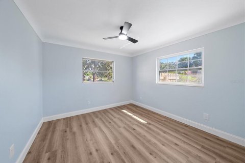 House in Sarasota, Florida 4 bedrooms, 173.63 sq.m. № 2416578 - photo 27