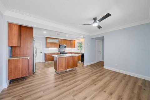 House in Sarasota, Florida 4 bedrooms, 173.63 sq.m. № 2416578 - photo 11