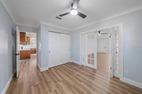 House in Sarasota, Florida 4 bedrooms, 173.63 sq.m. № 2416578 - photo 22