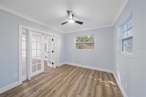 House in Sarasota, Florida 4 bedrooms, 173.63 sq.m. № 2416578 - photo 15