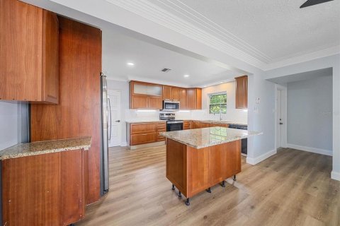 House in Sarasota, Florida 4 bedrooms, 173.63 sq.m. № 2416578 - photo 8