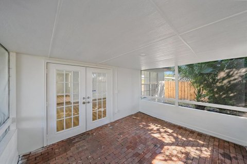 House in Sarasota, Florida 4 bedrooms, 173.63 sq.m. № 2416578 - photo 16