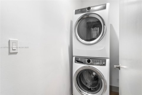 Купить кондоминиум в Майами, Флорида 4 спальни, 308.99м2, № 1928727 - фото 25