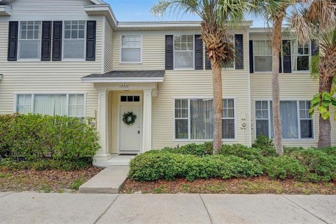 Townhouse in Tampa, Florida 2 bedrooms, 105.35 sq.m. № 2199531