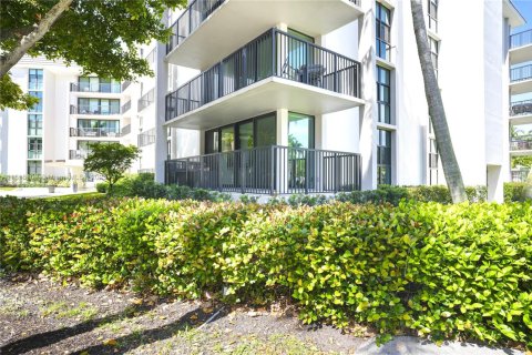 Condo in Fort Lauderdale, Florida, 2 bedrooms № 1987632 - photo 2