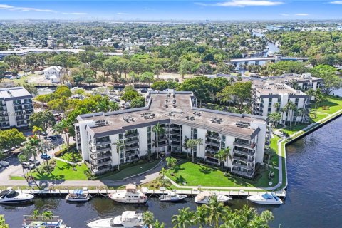 Condo in Fort Lauderdale, Florida, 2 bedrooms № 1987632 - photo 1