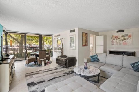 Condo in Fort Lauderdale, Florida, 2 bedrooms № 1987632 - photo 8