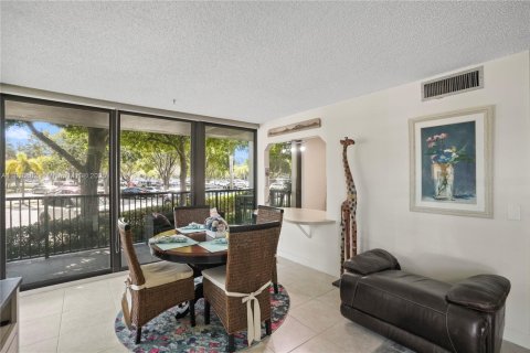 Condo in Fort Lauderdale, Florida, 2 bedrooms № 1987632 - photo 9
