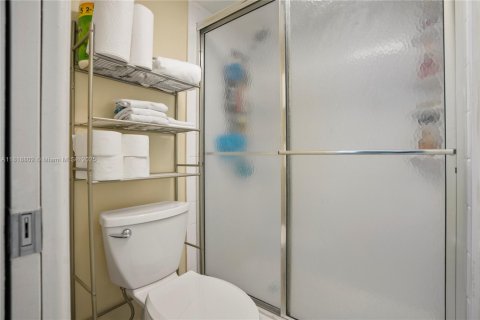 Condo in Fort Lauderdale, Florida, 2 bedrooms № 1987632 - photo 17