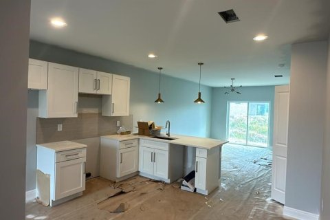 Commercial property in Port Charlotte, Florida 6 bedrooms, 215.9 sq.m. № 2233044 - photo 7