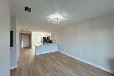 Commercial property in Port Charlotte, Florida 6 bedrooms, 215.9 sq.m. № 2233044 - photo 20